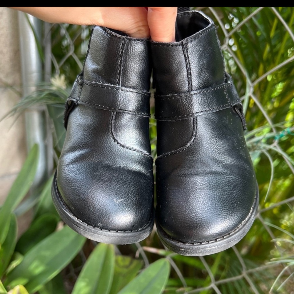 Oshkosh toddler shoes/ boots size 6